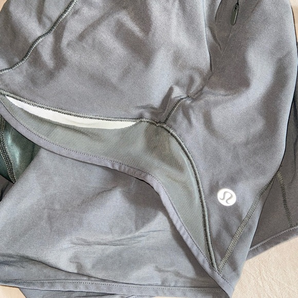 Lululemon / Hotty Hot Low-Rise Lined Short 2.5” - Picture 12 of 15